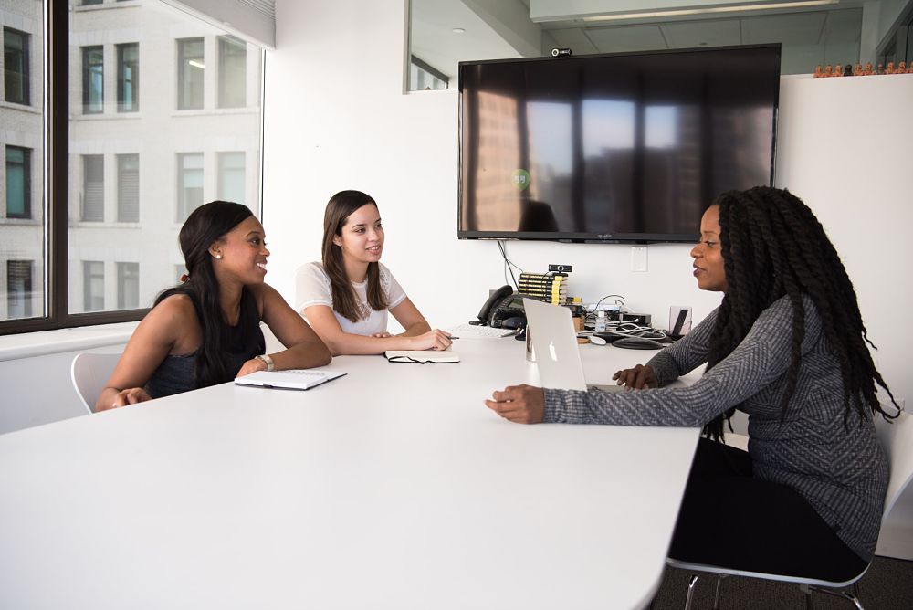 3 women interviewer