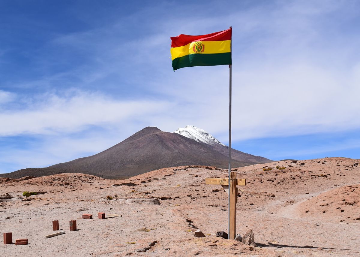bolivian flag desert