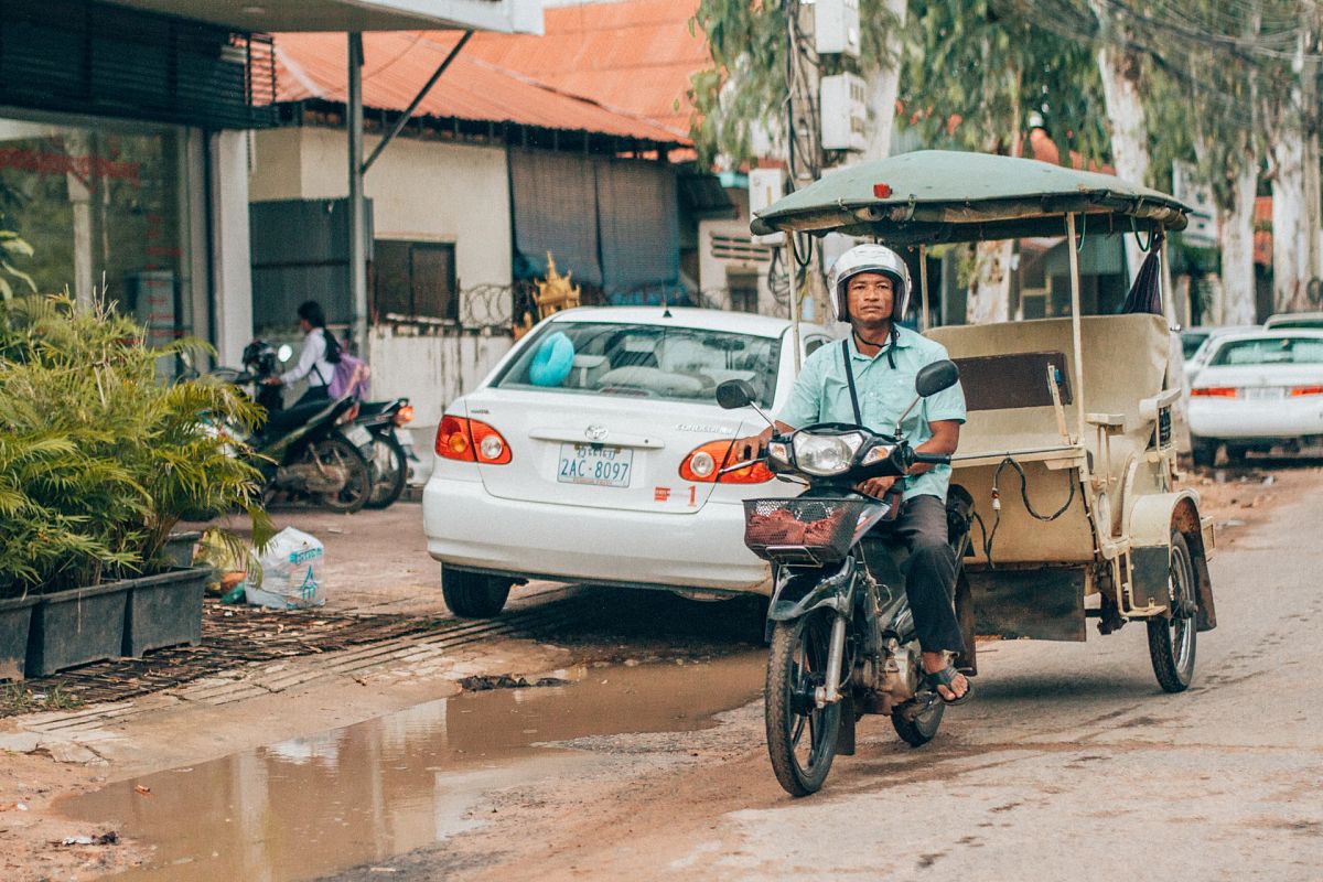 cambodian tuktuk driver