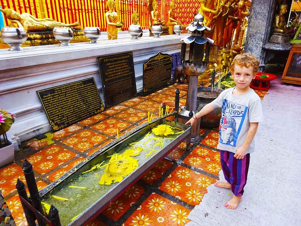 candles buddhist temple