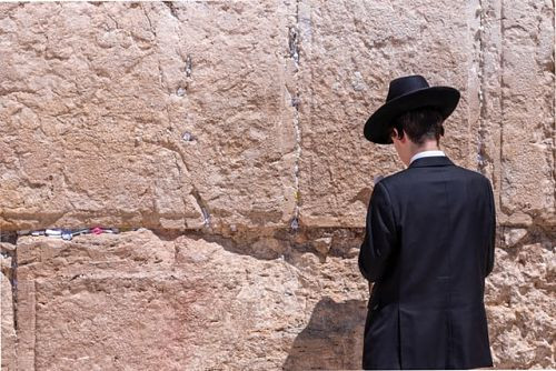 boy-wailing-wall