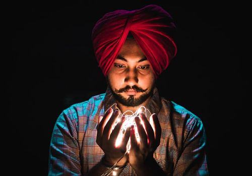 sikh-man-light-hands