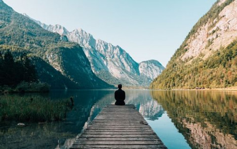 mindful-at-lake