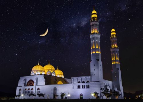 moon-over-mosque
