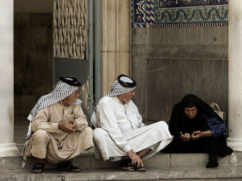 3-ppl-outside-masjid