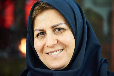 iranian-woman-smiles