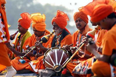 indian-musicians-seated
