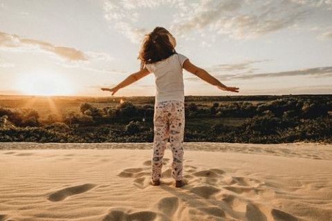 third-culture-kid-on-beach