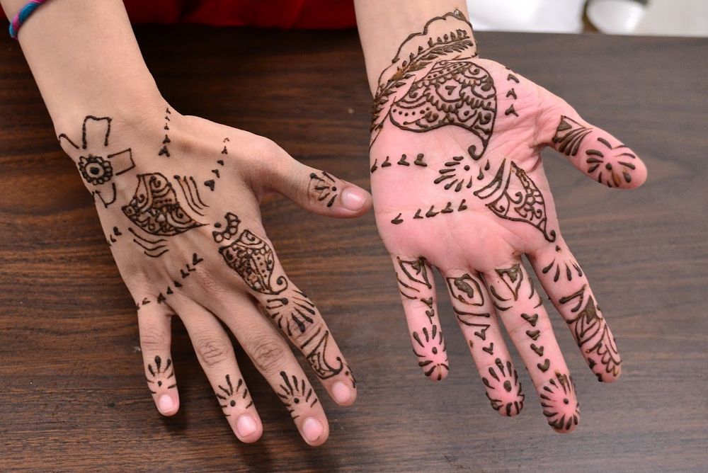 eid henna hands