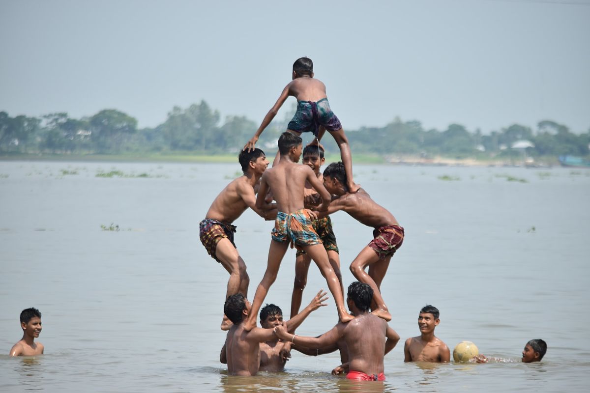 human tower river bangladesh