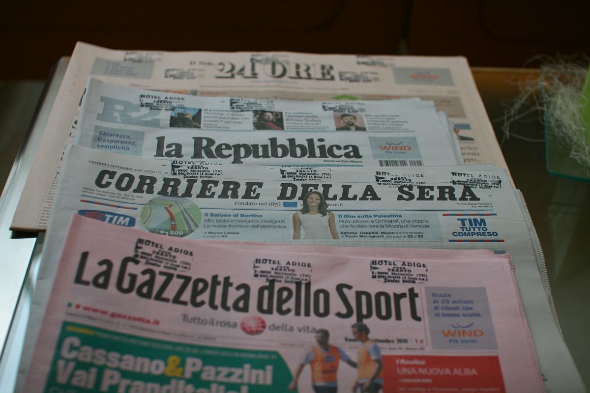 italian newspaper stand