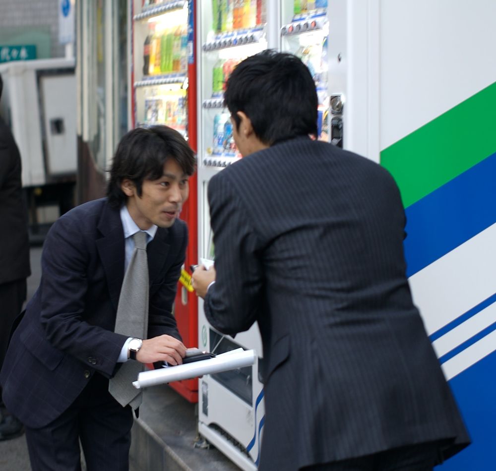 japanese men exchange business cards