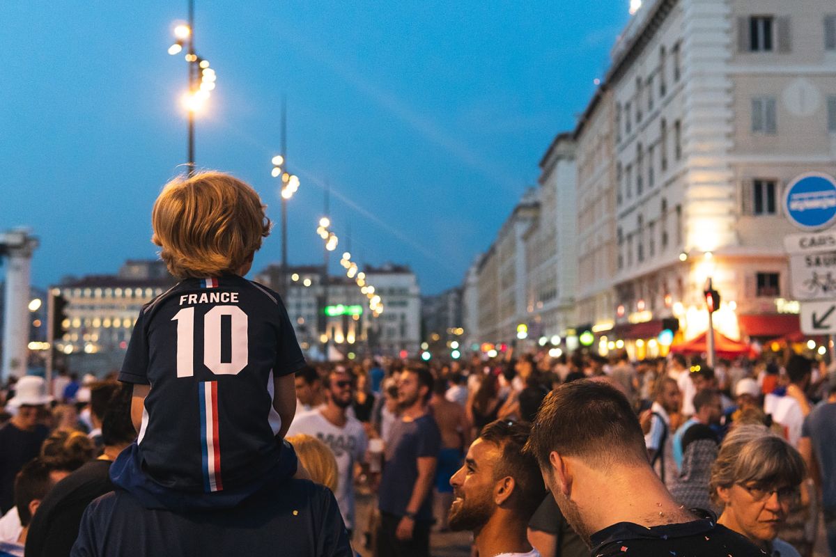 kid in france football top