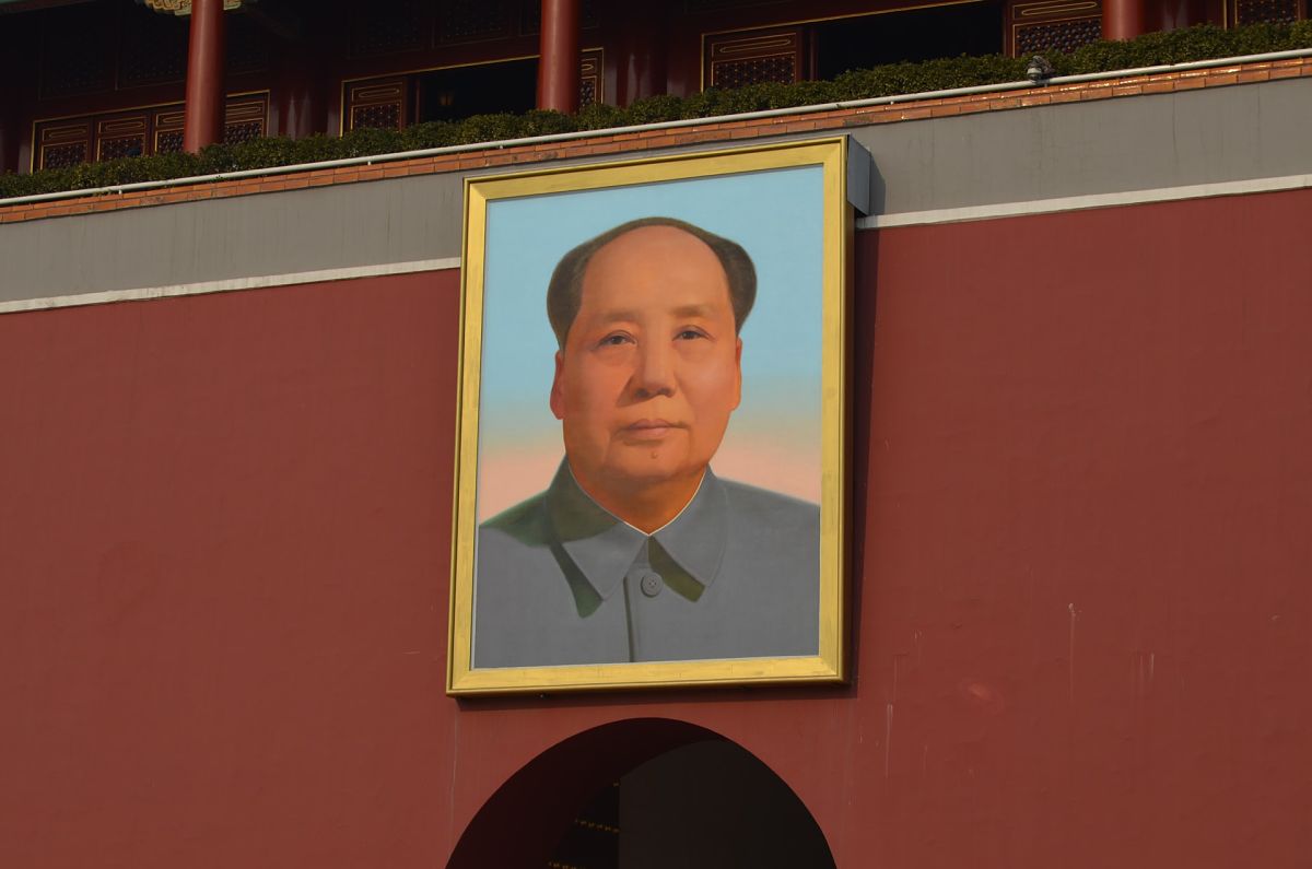 mao portrait beijing wall