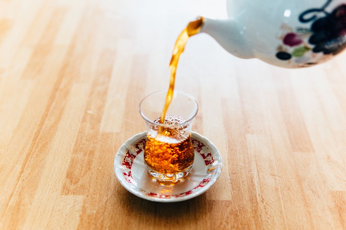 pouring tea in tehran