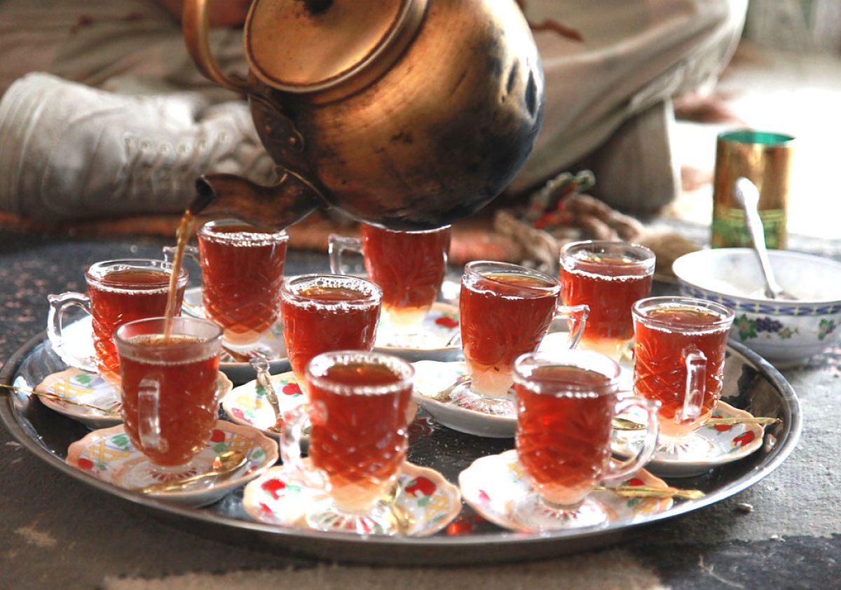 pouring teas iraq