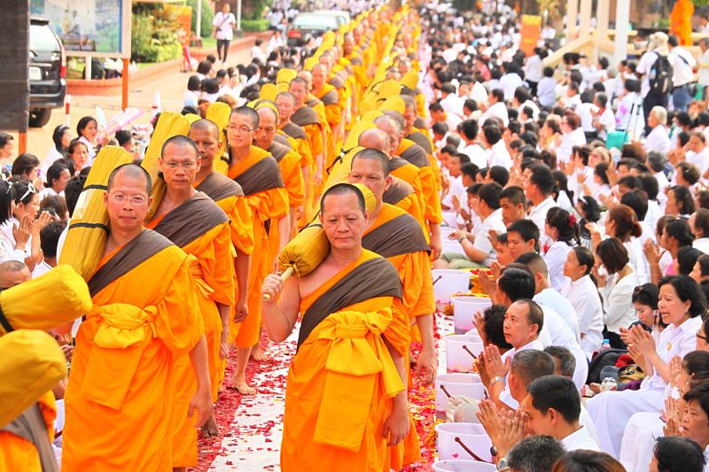 procession thai monks