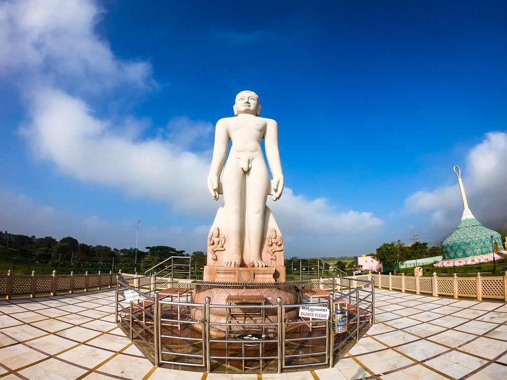 jain statue