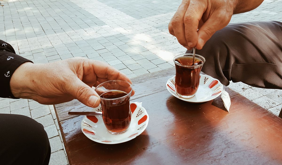 sharing turkish tea