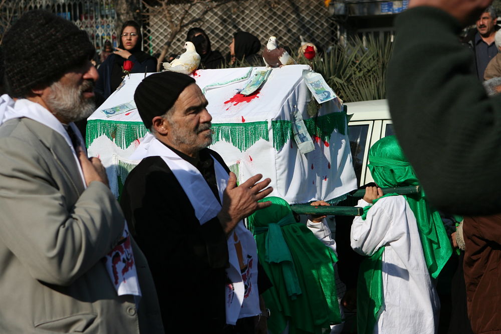 shia procession iranians