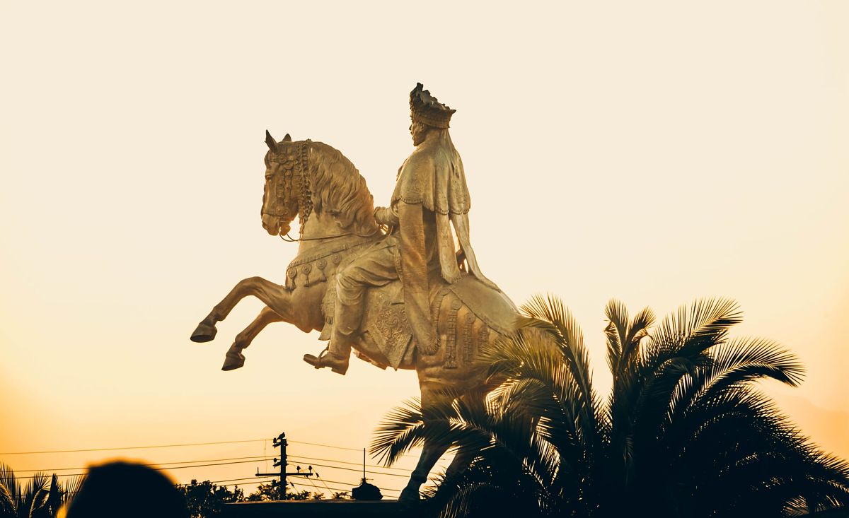 statue addis badwa